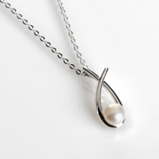 Silver Plated Fresh Water Pearl Kiss Necklace